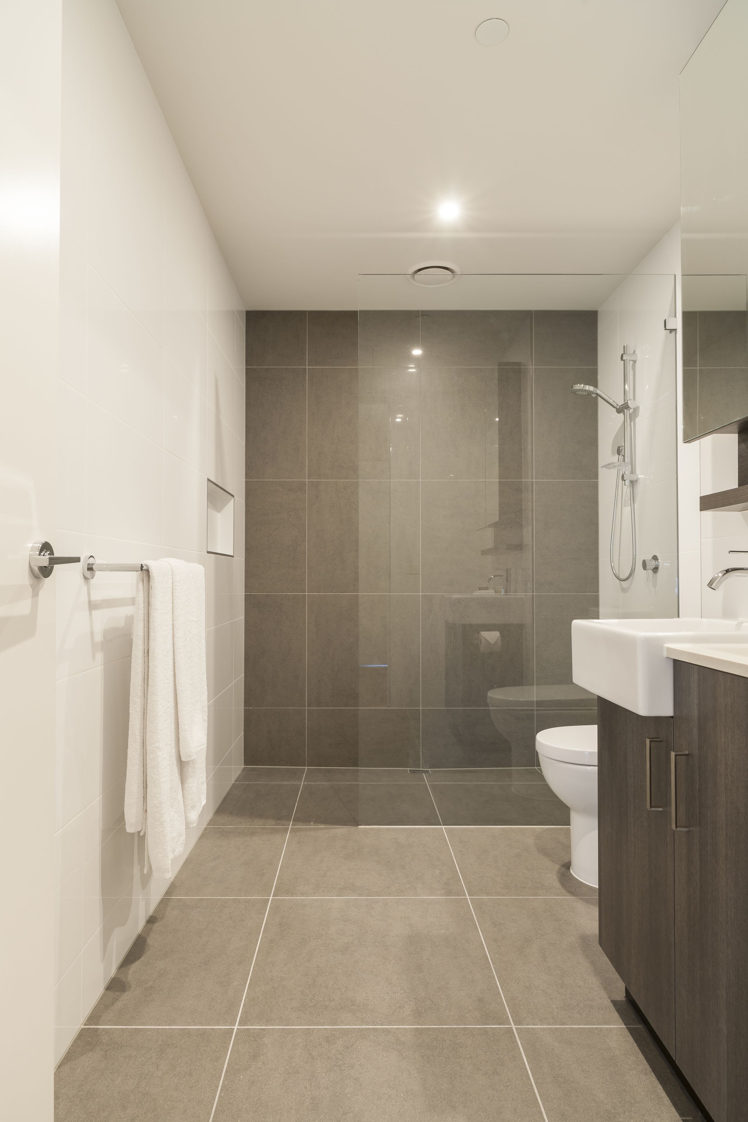 Caroline Apartment Sandringham-guestroom-Three Bedroom Premium Bathroom.jpg