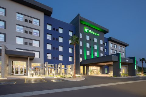 Book your stay at one of the most convenient Glendale hotels.