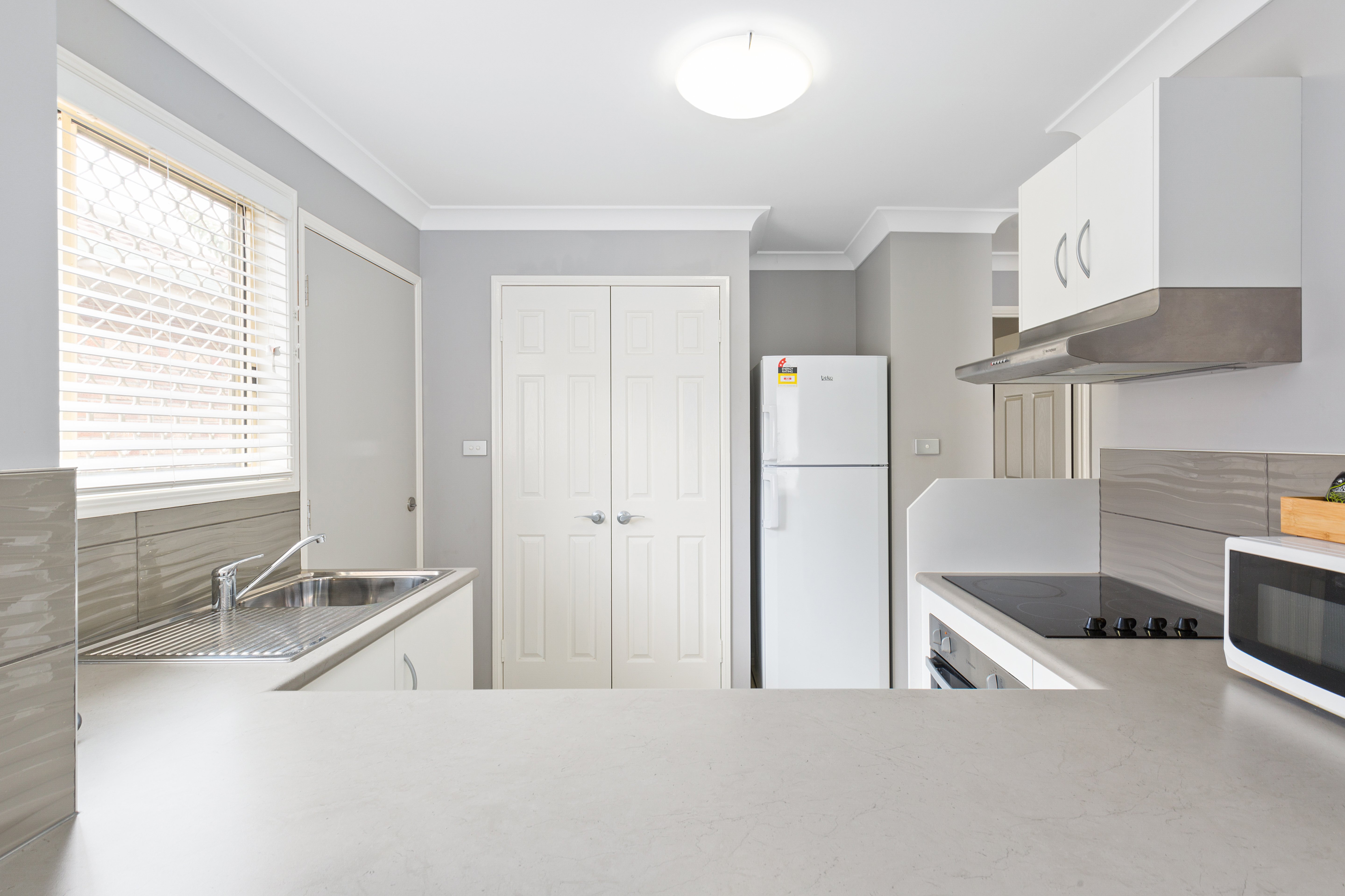 THE STIRLING MOTEL ROCKHAMPTON-guestroom-One Bedroom Apartment Kitchen.jpg