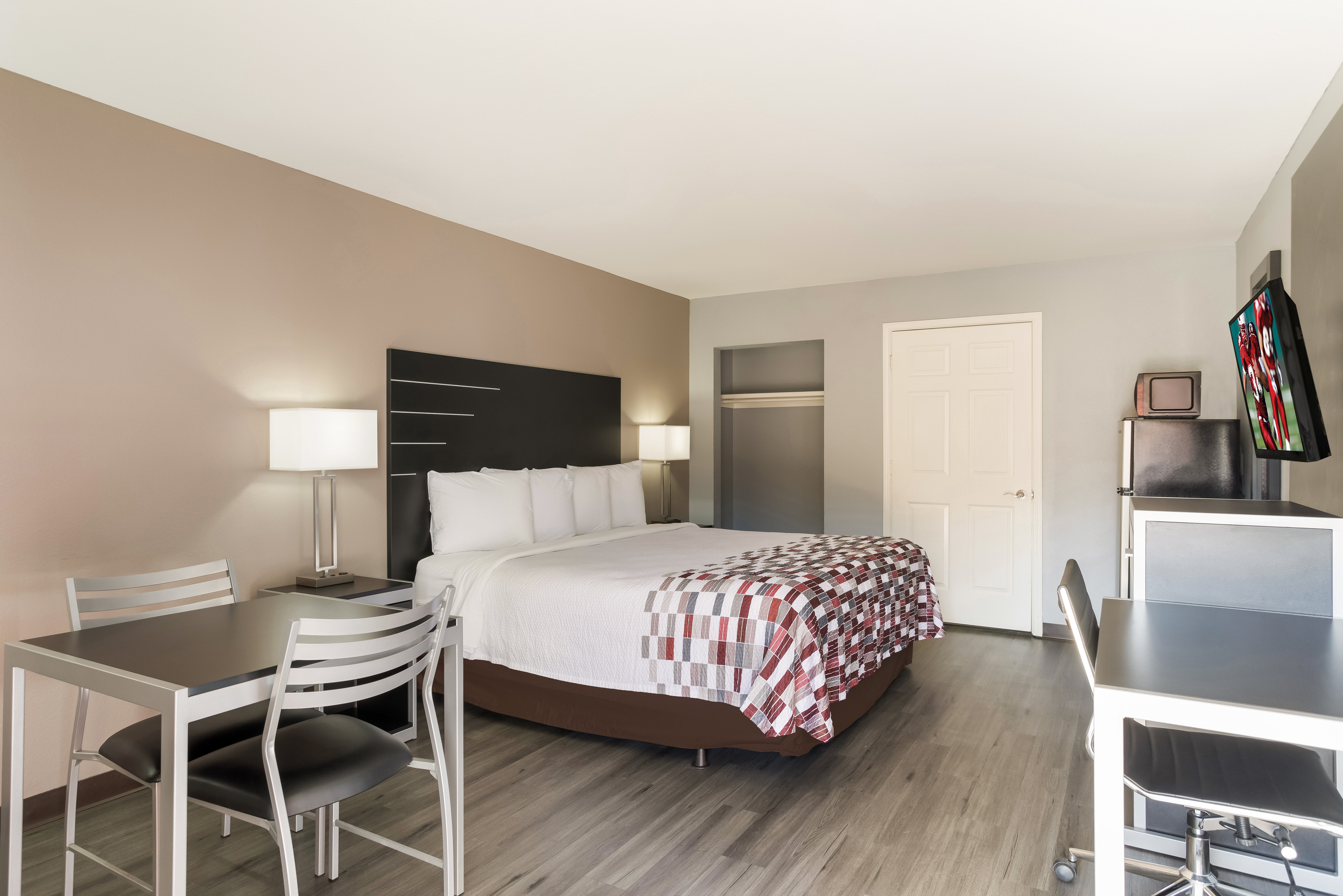 RED ROOF SUITES ATHENS, AL-guestroom-ADA Superior King W Shower.jpg