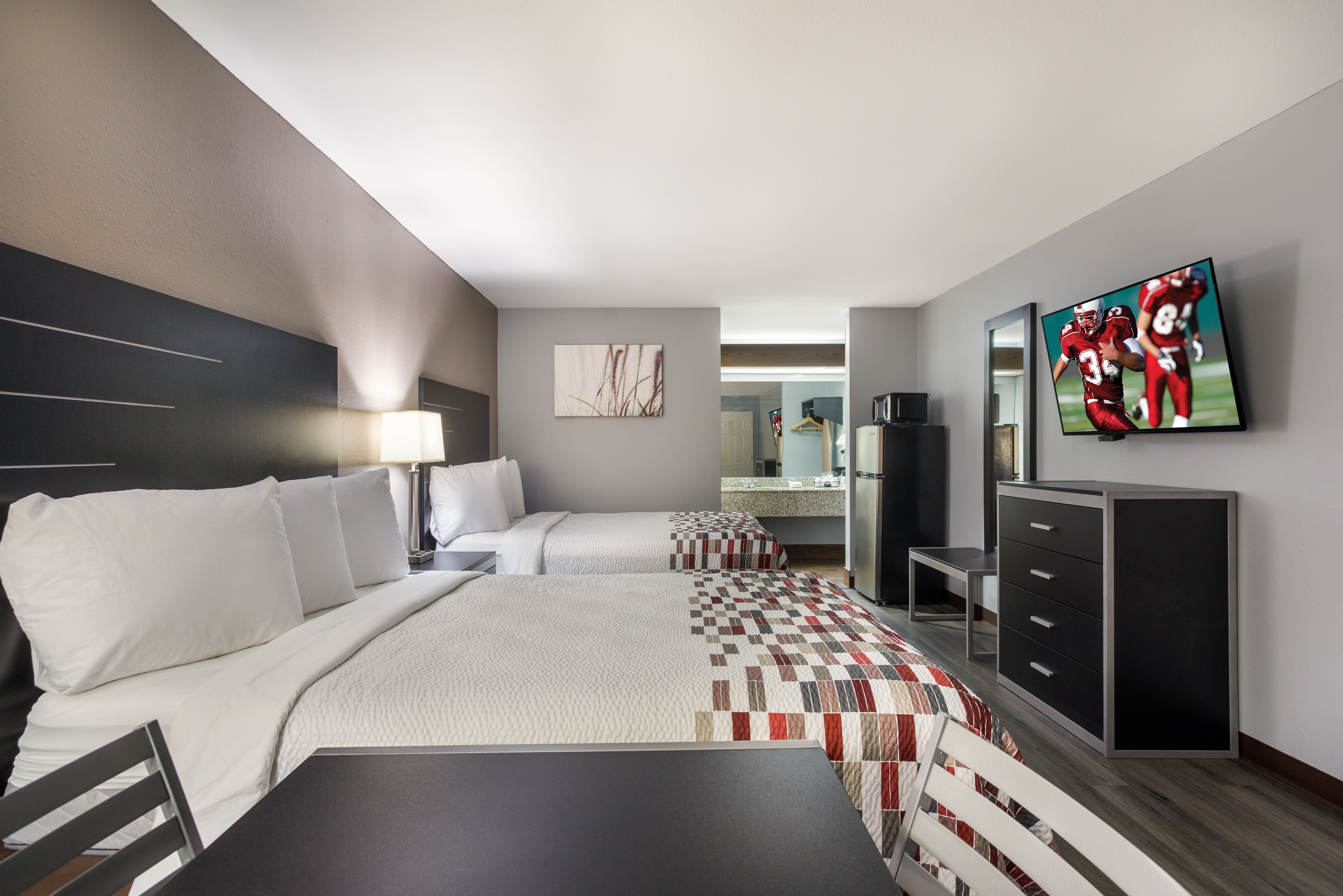 RED ROOF SUITES ATHENS, AL-guestroom-Deluxe Queen.jpg