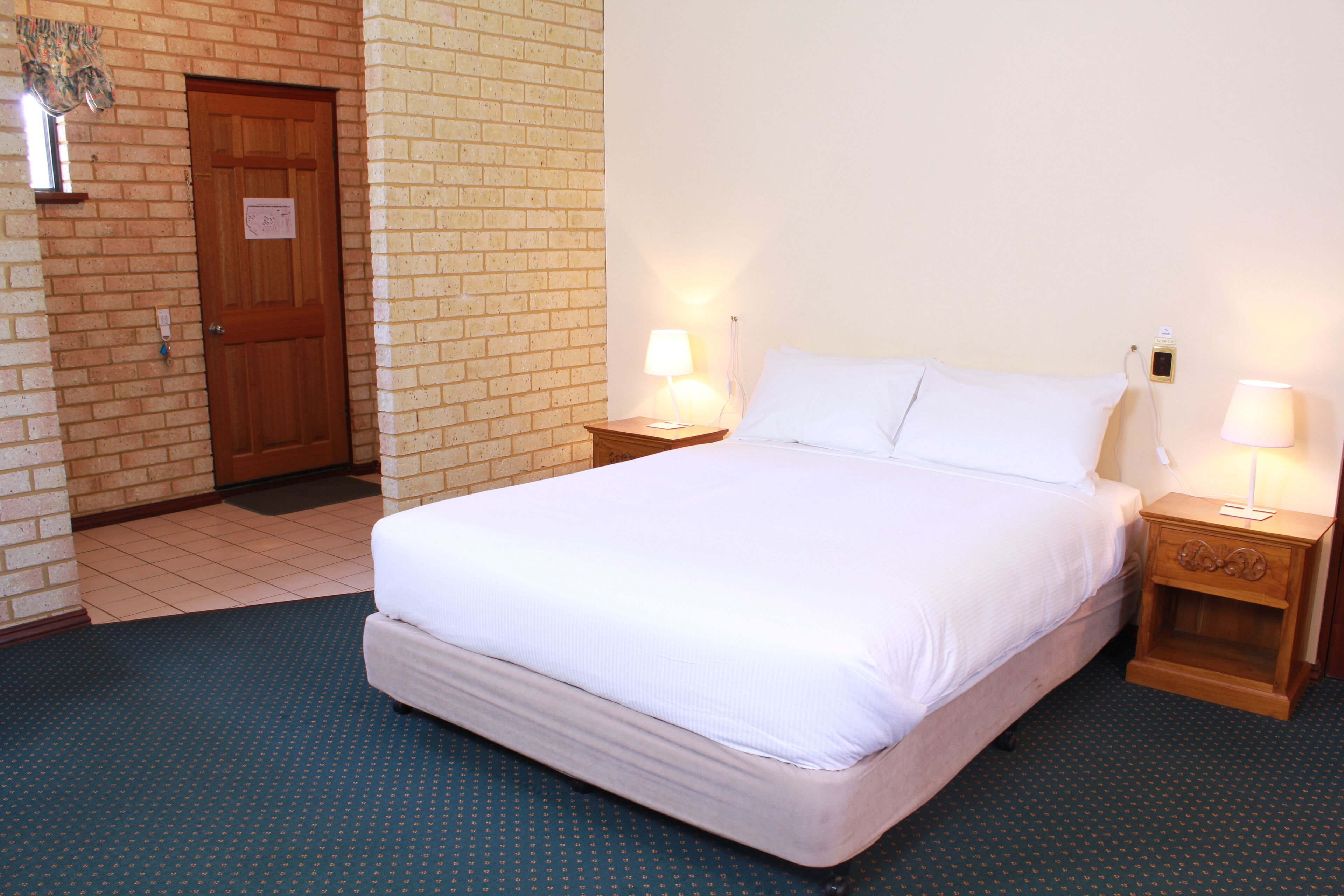 MARGARET RIVER MOTEL-guestroom-Queen Accessible Room.jpg