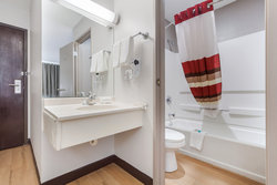  - Red Roof Inn & Suites Council Bluffs - I-29, Exit 49