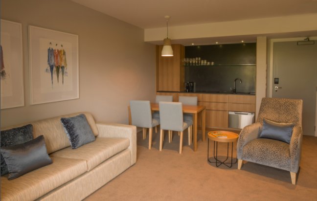 PORTERS BOUTIQUE HOTEL-guestroom-Premier One Bedroom Suite.jpg