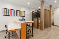  - Holiday Inn Express & Suites Vista Downtown Columbia