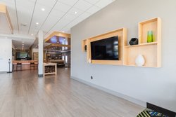  - Holiday Inn Express & Suites Vista Downtown Columbia