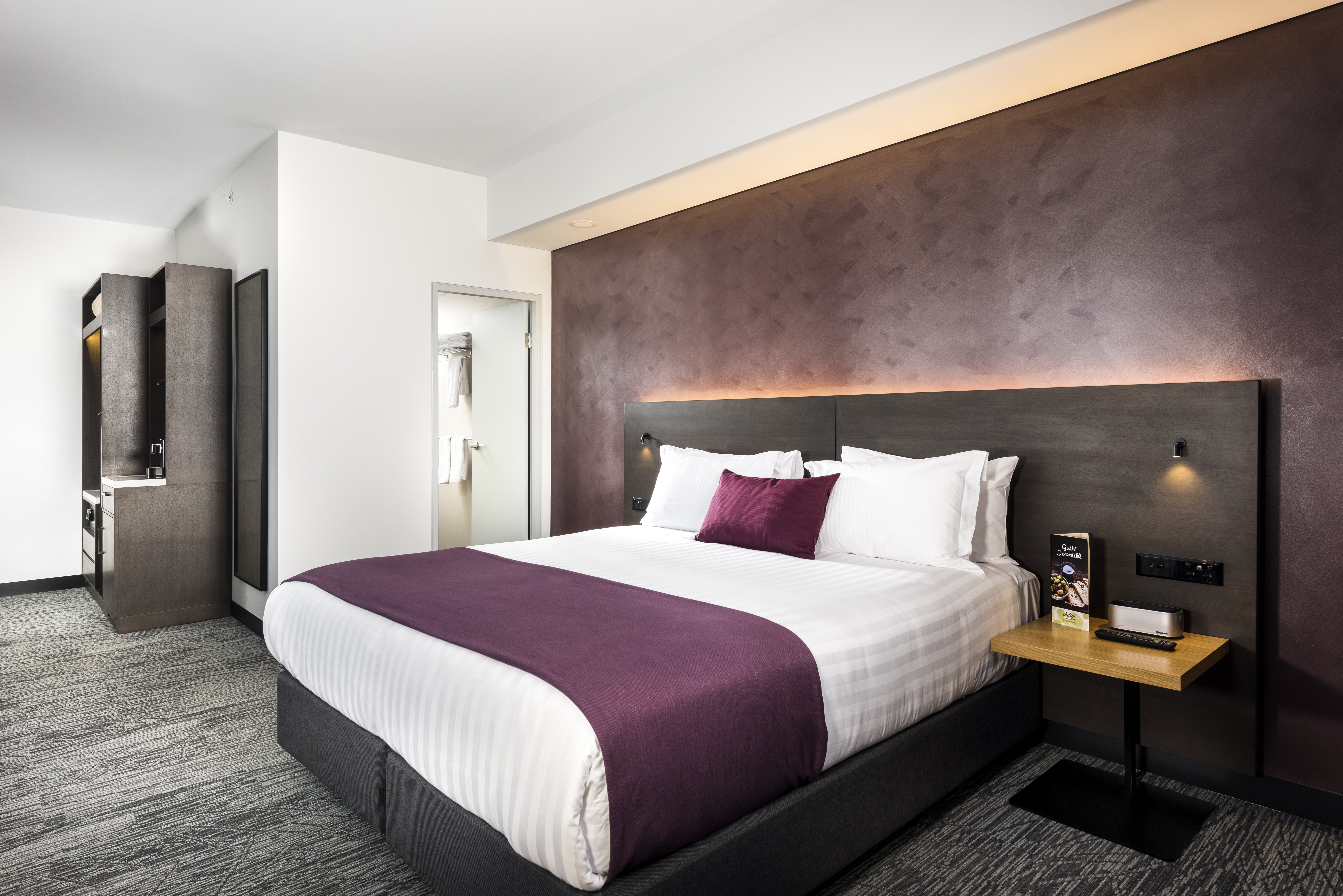 HOLIDAY INN WEST PERTH BY IHG-guestroom-Queen Bed Guest Room.jpg
