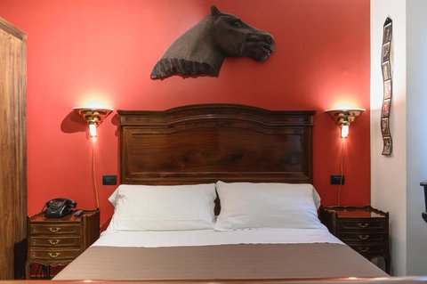 ROOM (7)