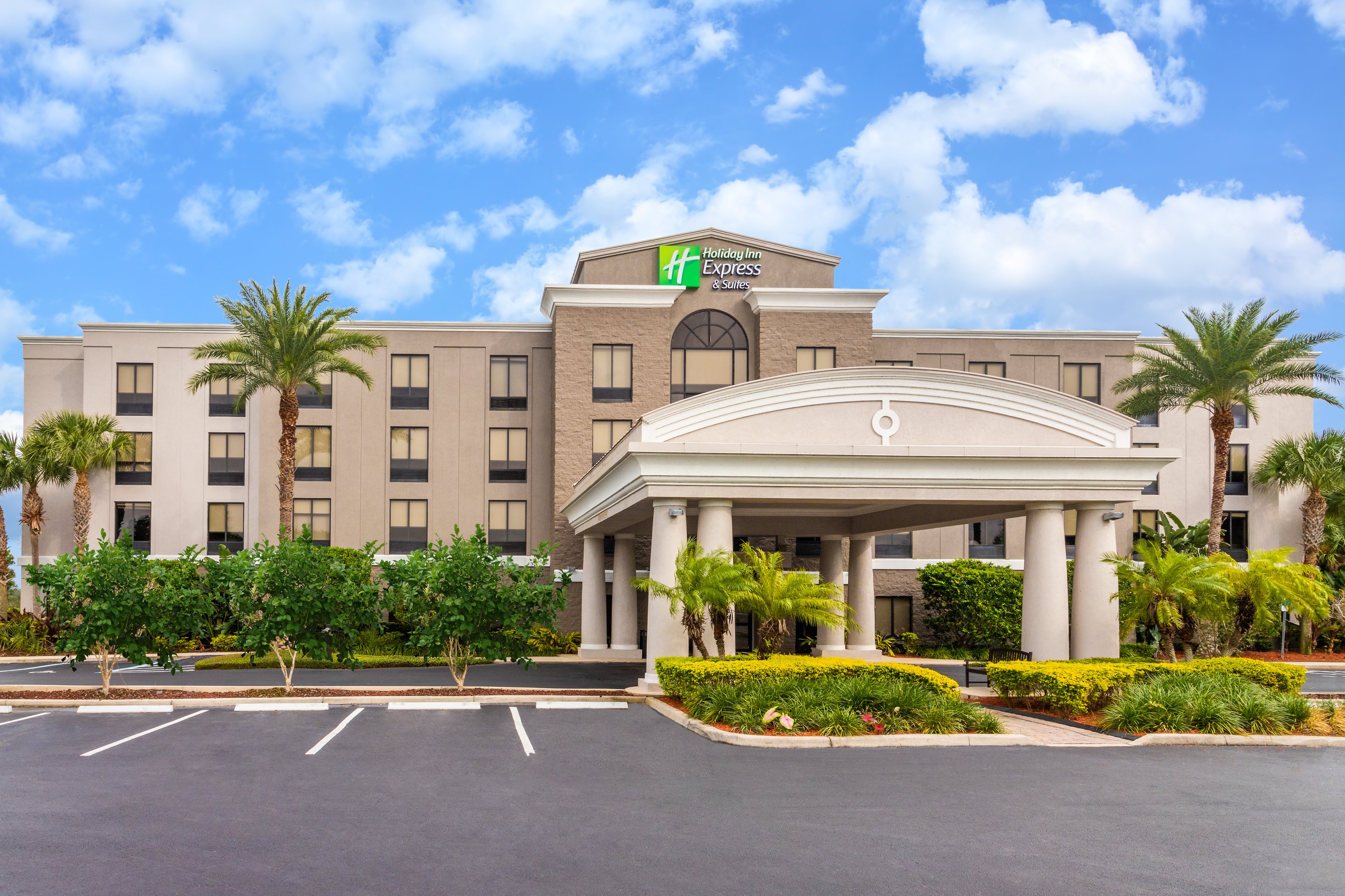 Welcome to Holiday Inn Express Lake Placid Florida