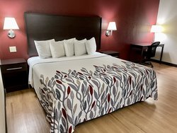  - Red Roof Inn Milan - I-80 & I-90, Exit 118