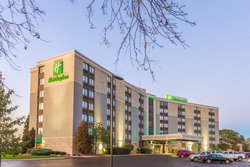  - Holiday Inn Rockford - I-39 & I-90, Exit 15