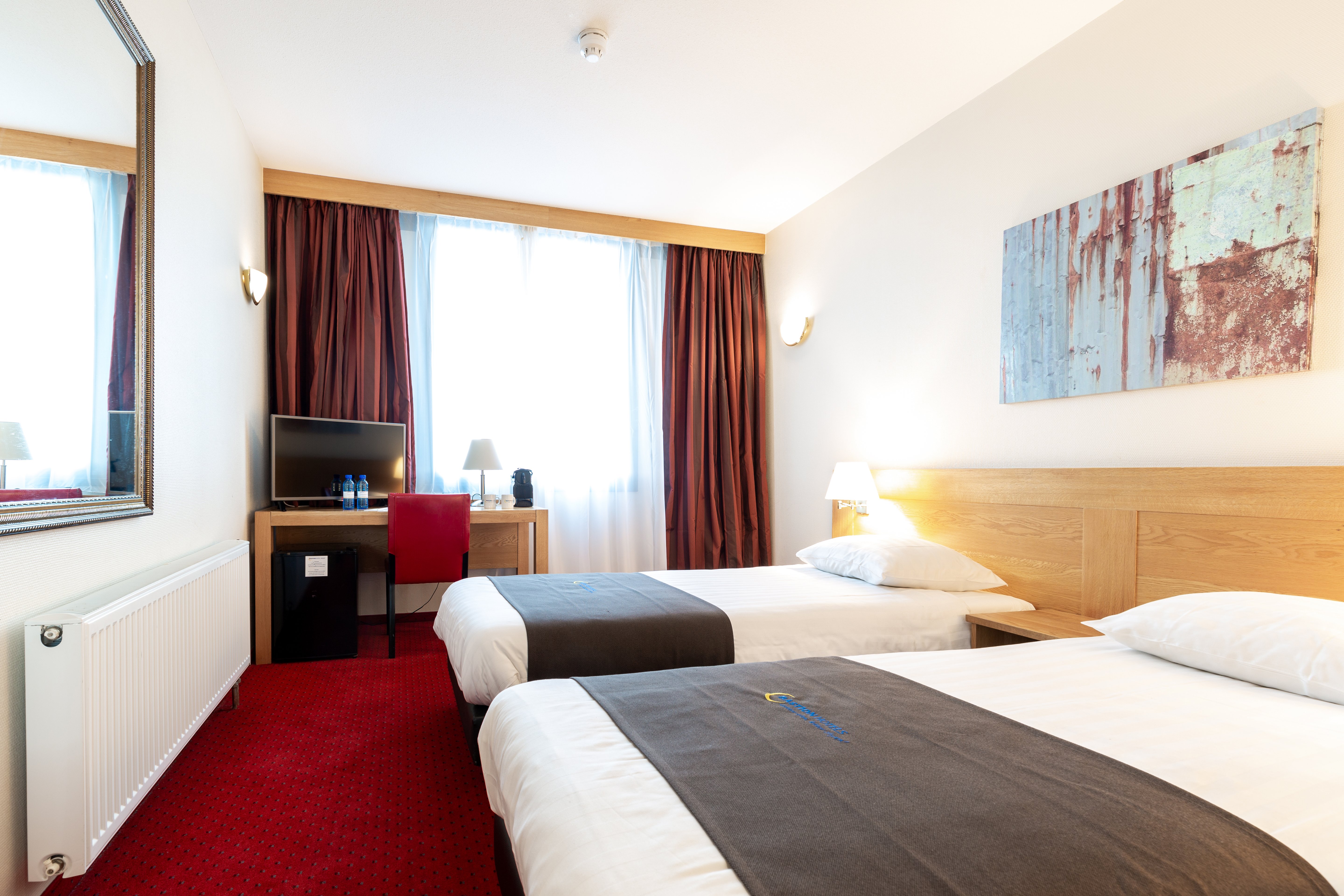 Bastion Rotterdam Zuid-guestroom-Deluxe Room.jpg