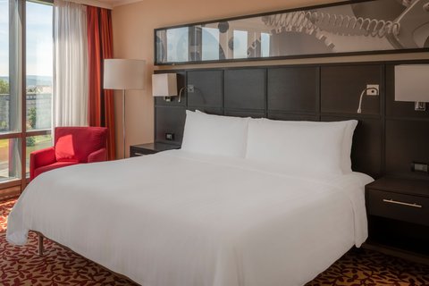 ZURICH MARRIOTT HOTEL - Photo 11