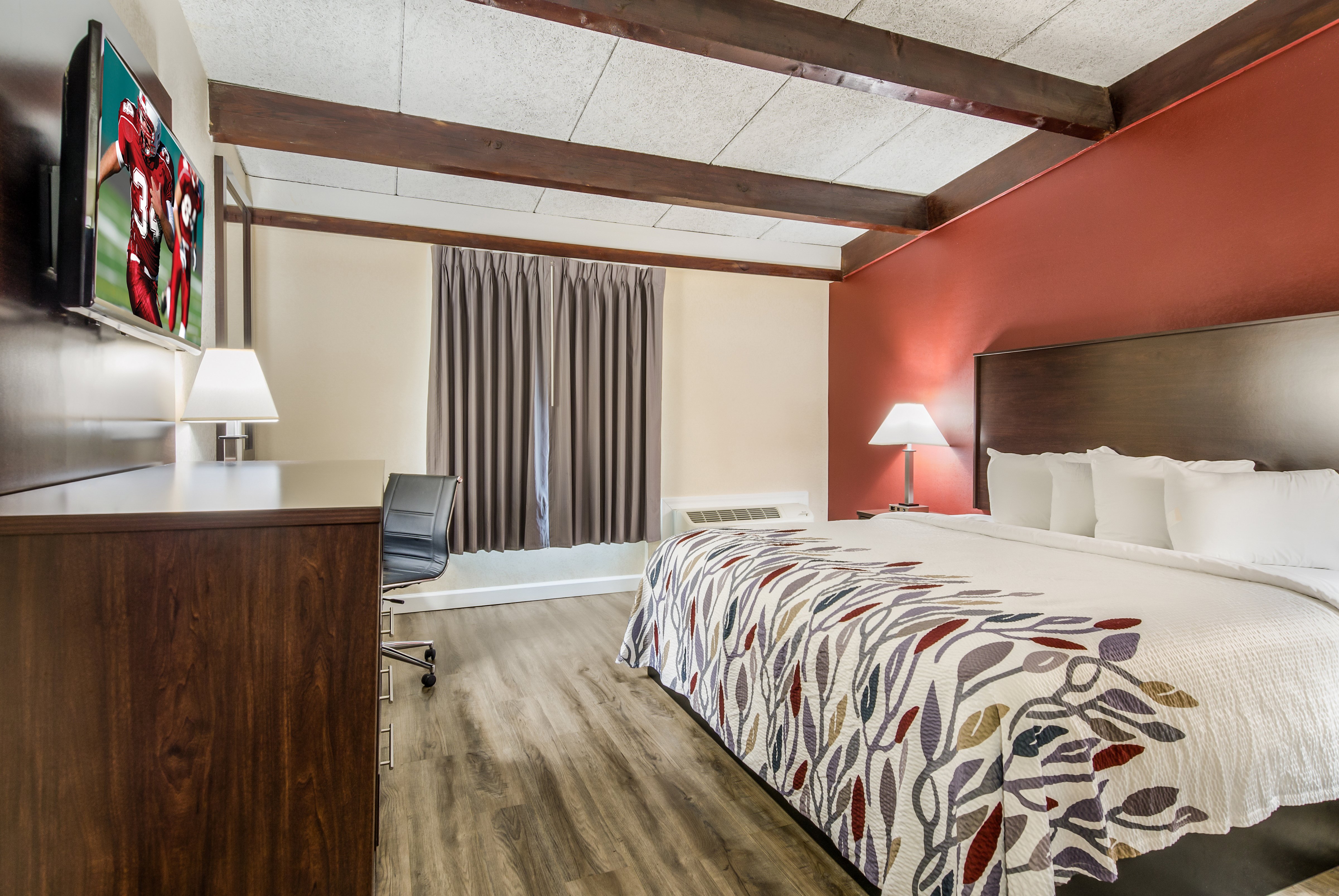 RED ROOF MADISON HEIGHTS, VA-guestroom-Superior King.jpg