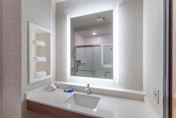  - Holiday Inn Express & Suites Loves Park - I-39 & I-90, Exit 12