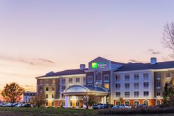  - Holiday Inn Express & Suites Loves Park - I-39 & I-90, Exit 12