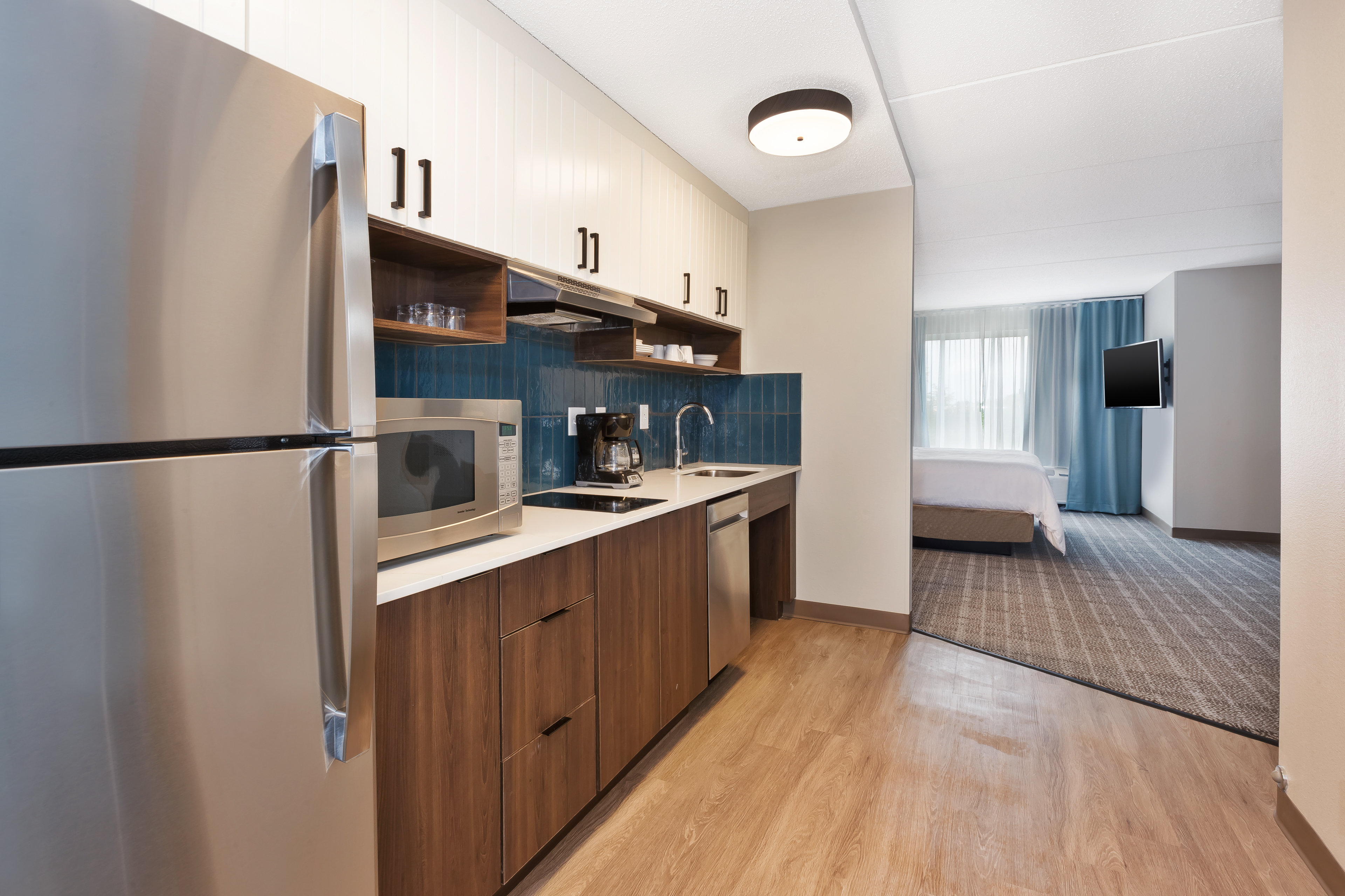 STAYBRIDGE STES PITTSBURGH AIRPORT-guestroom-Our accessible Suites feature a spacious equipped kitchen..jpg