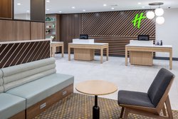  - Holiday Inn Airport Holtsville - I-495, Exit 63