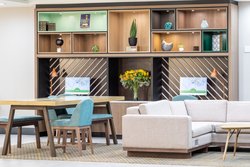  - Holiday Inn Airport Holtsville - I-495, Exit 63