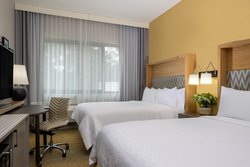  - Holiday Inn Airport Holtsville - I-495, Exit 63