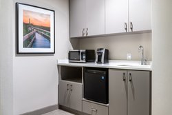  - Holiday Inn Airport Holtsville - I-495, Exit 63