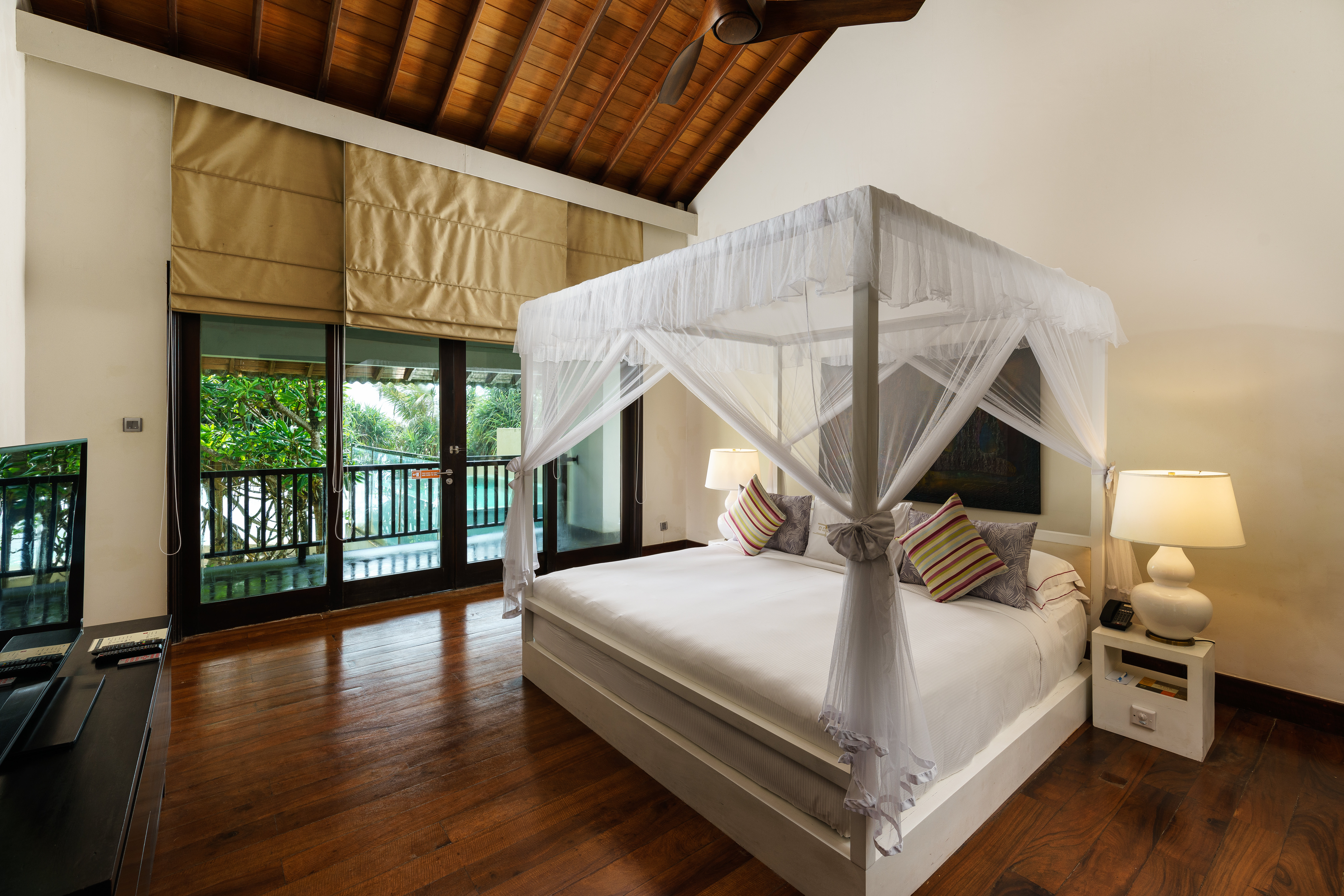 FORTRESS THE-guestroom-Fortress Residence Suite .jpg