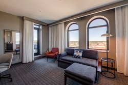  - Threefoot Hotel Meridian