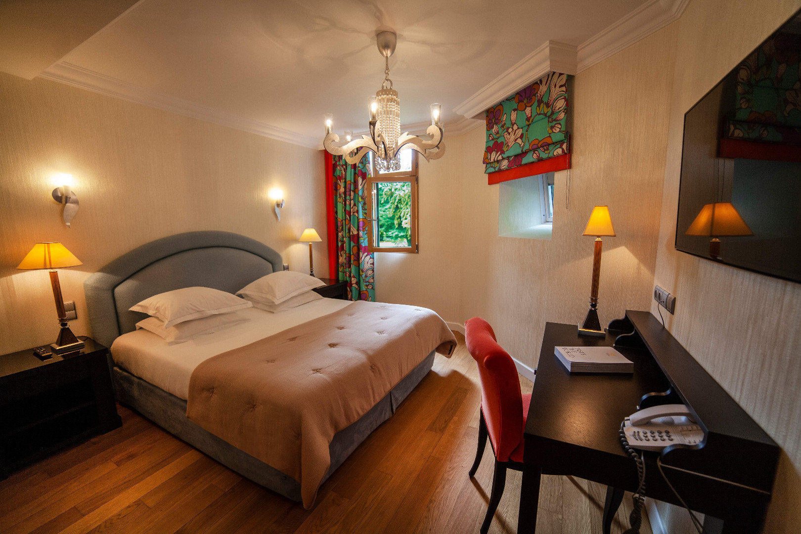 Le Chateau de Beaulieu-guestroom-Deluxe Room.jpg