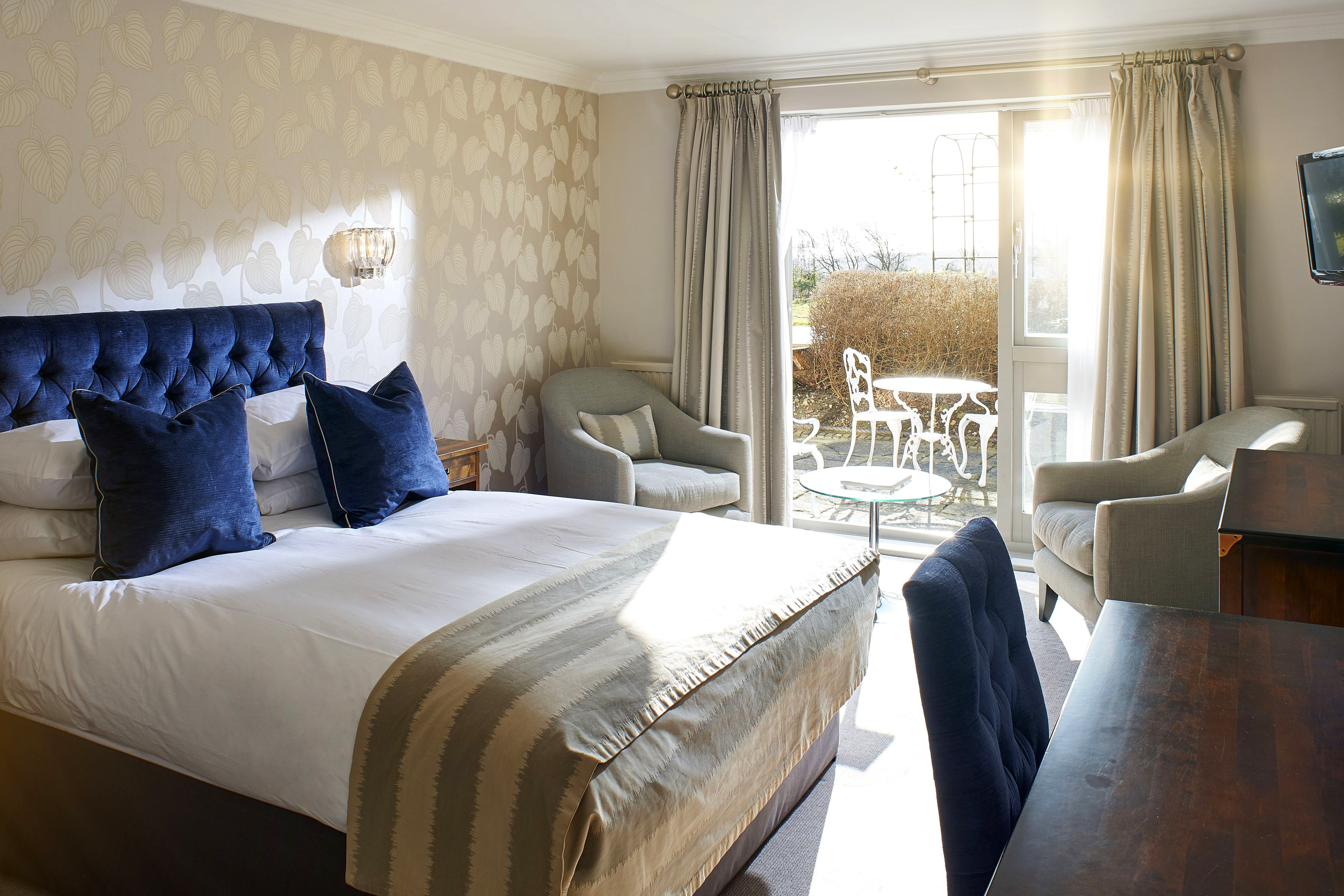 THE MANOR ELSTREE-guestroom-Superior Double.jpg