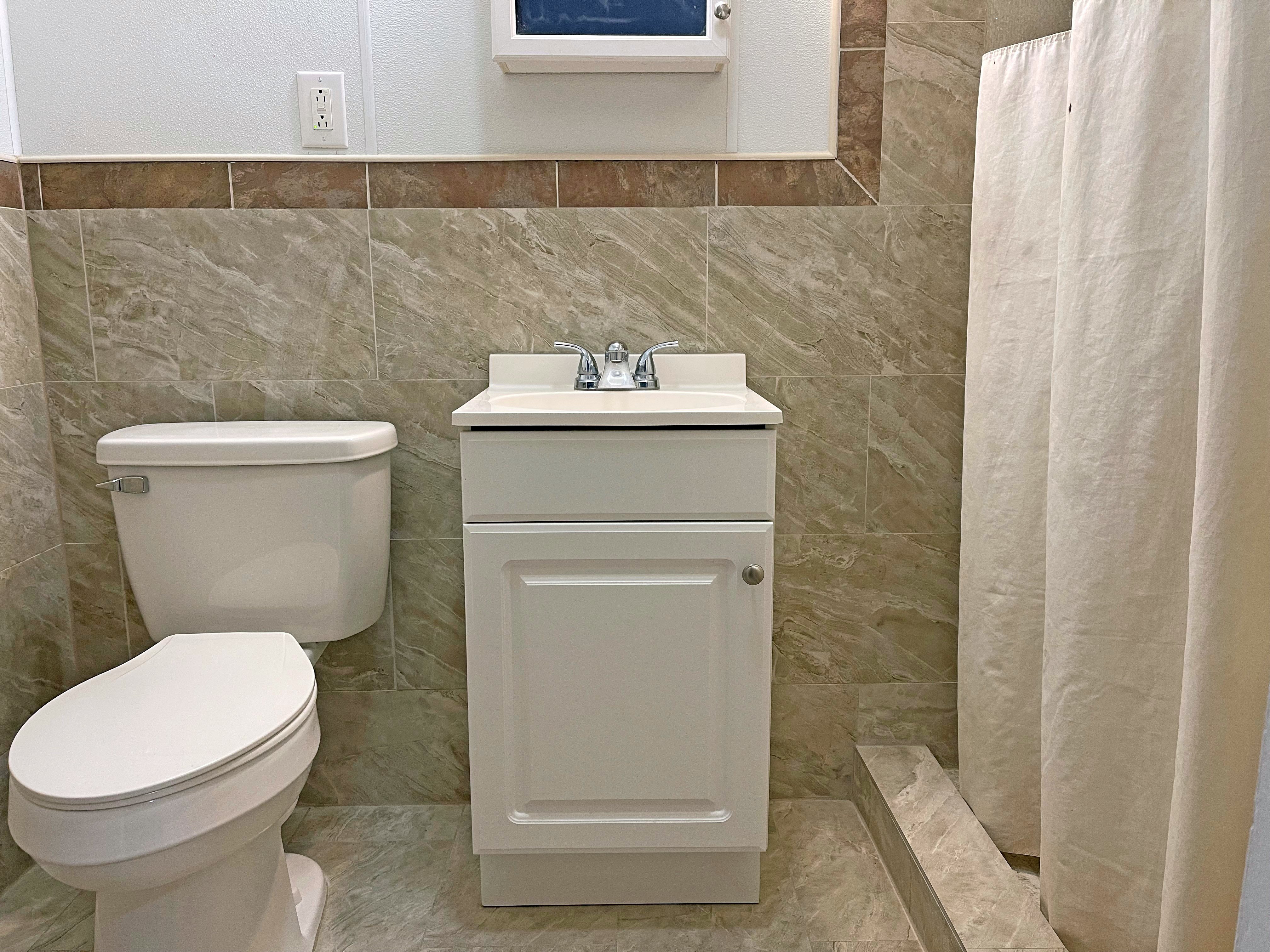 RED CARPET INN AND SUITES-guestroom-RPAMO Bathroom.jpg