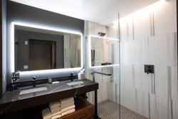  - Glenmark Hotel Glendale