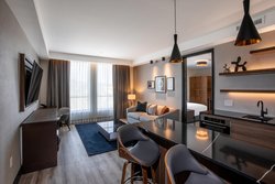  - Glenmark Hotel Glendale