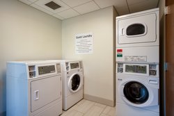  - Holiday Inn Express & Suites Beloit - I-39 & I-90, Exit 185