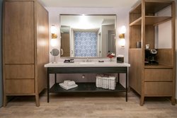  - Memphian Hotel Overton Square Memphis