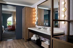  - Memphian Hotel Overton Square Memphis