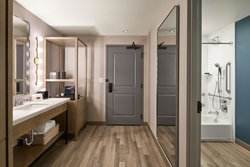  - Memphian Hotel Overton Square Memphis