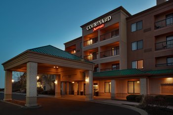 Courtyard by Marriott Chicago-St Charles