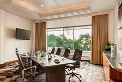  - Sheraton Suites Eau Claire Calgary