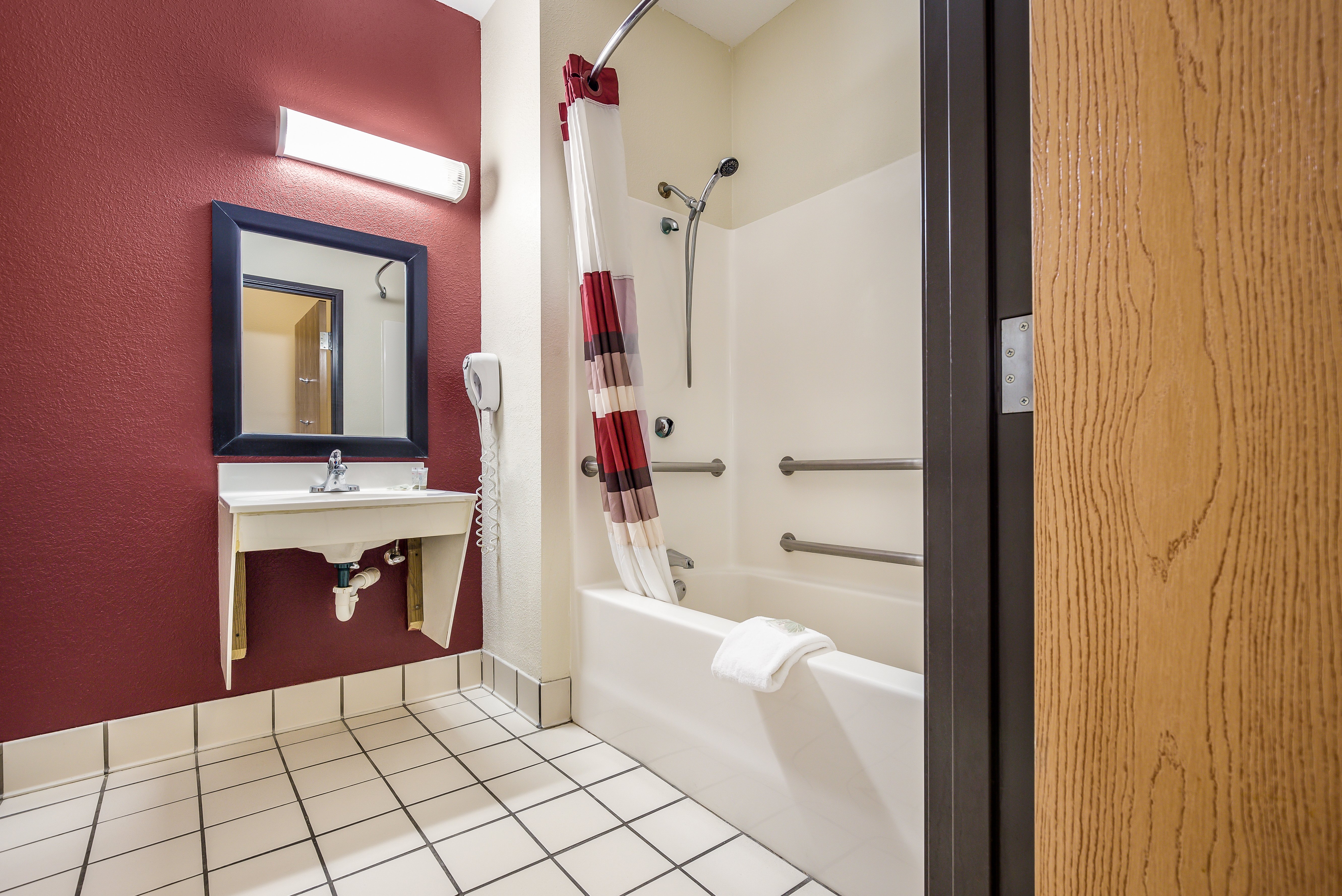 RED ROOF ST LOUIS-TROY IL-guestroom-ADA Bath.jpg
