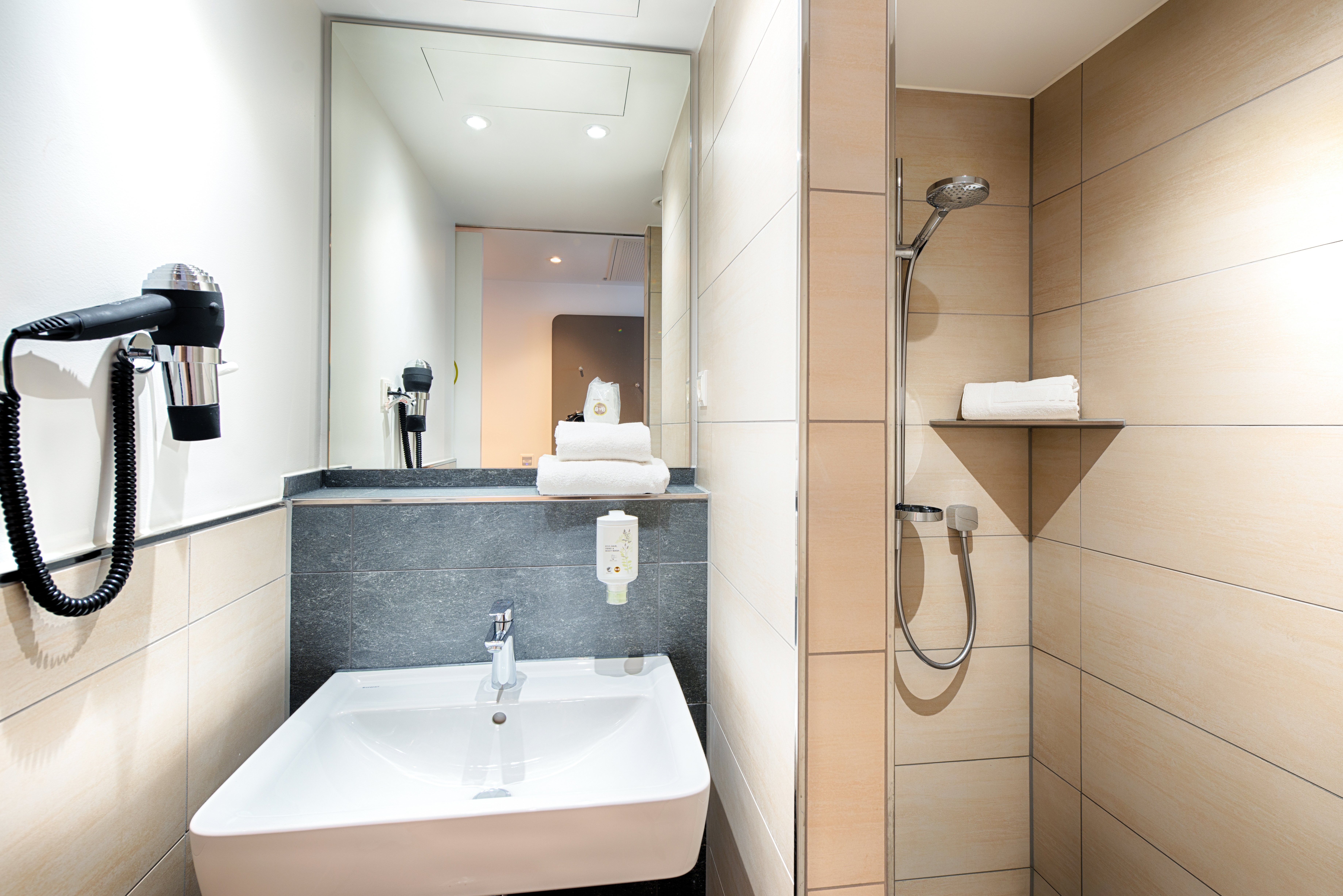 B&B HOTEL AUGSBURG-WEST-guestroom-GUEST ROOM BATH.jpg