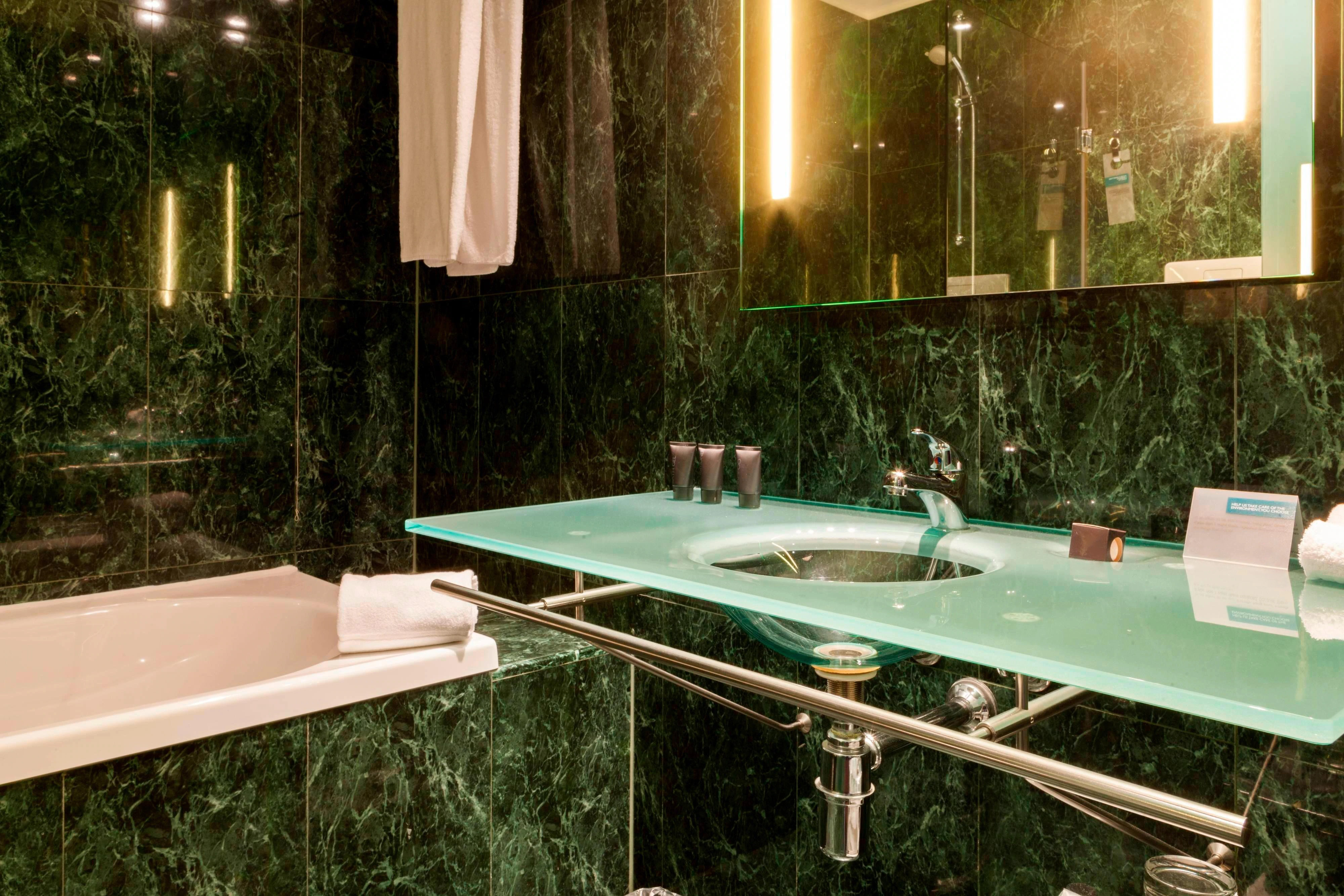 B-B HOTEL AREZZO-guestroom-GUEST BATHROOM.jpg