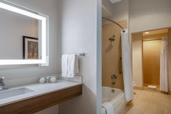  - Holiday Inn Express & Suites East Dallas - I-30, Exit 52