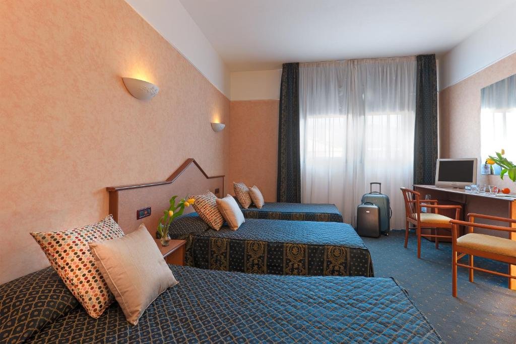 HOTEL LE SORGENTI-guestroom-Bedroom.jpg