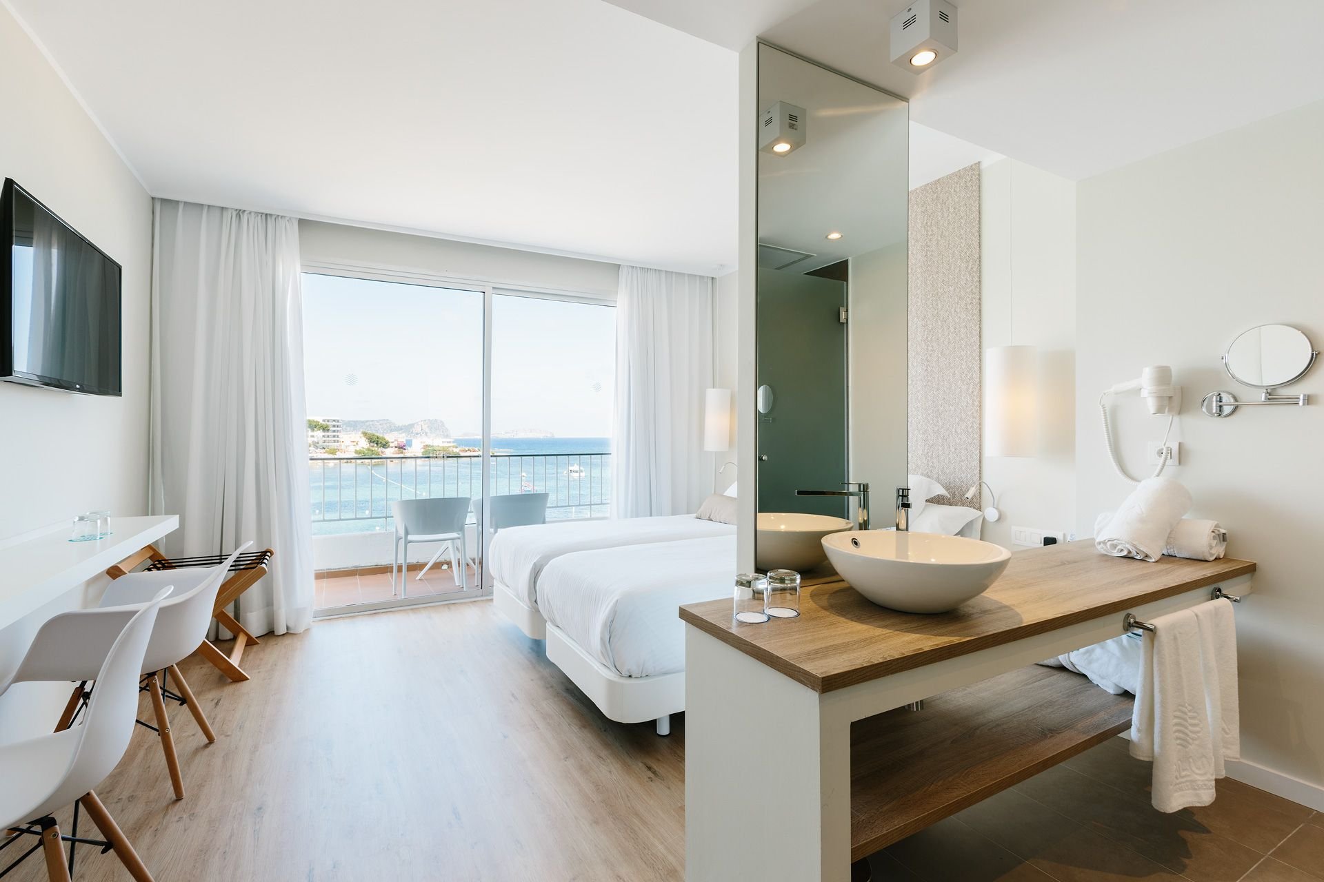 ALUASOUL IBIZA-guestroom-Double vista mar.jpg