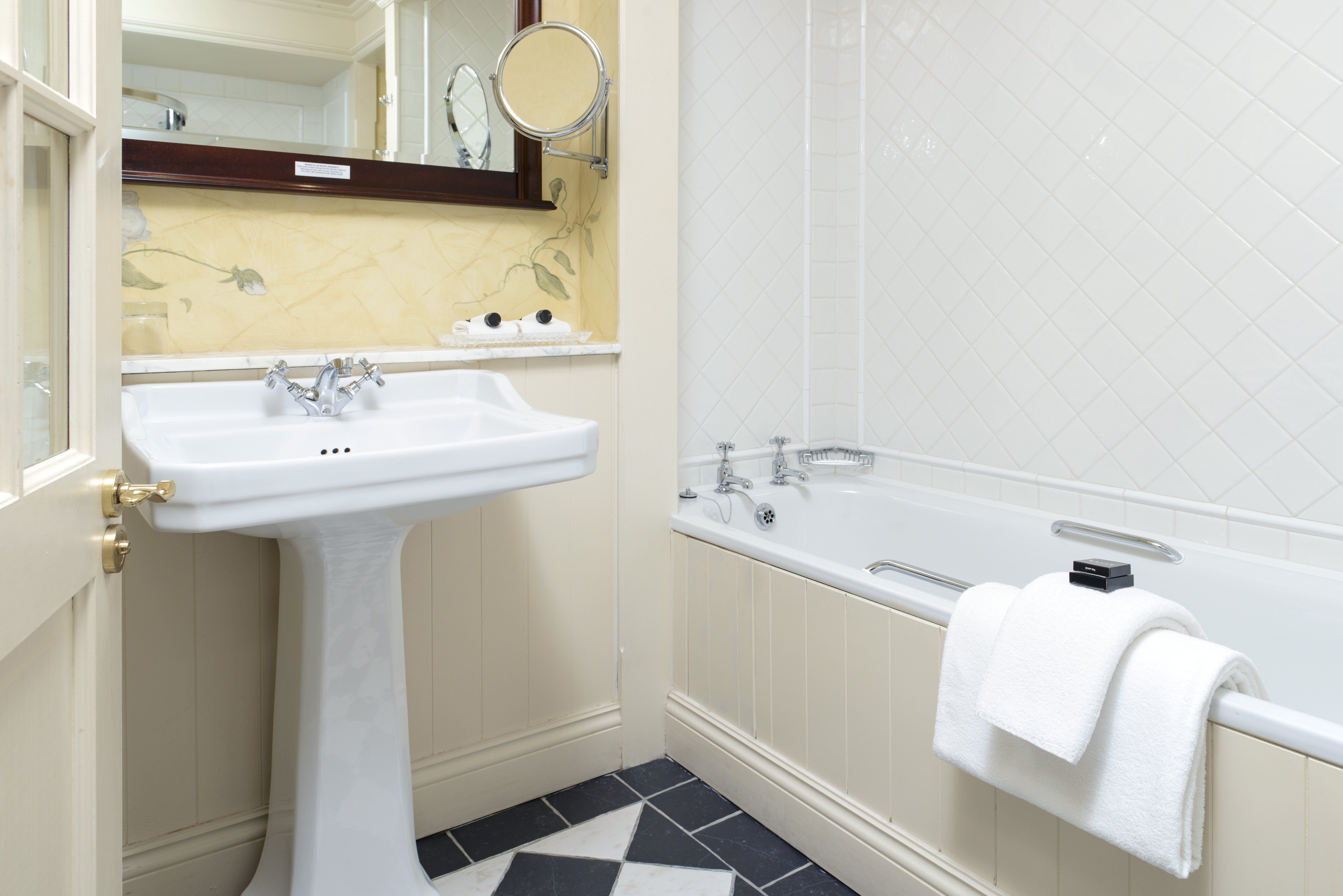 MEADOWLANDS HOTEL-guestroom-Guestroom Bathroom.jpg