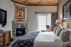  - Hythe Resort Vail - I-70, Exit 176