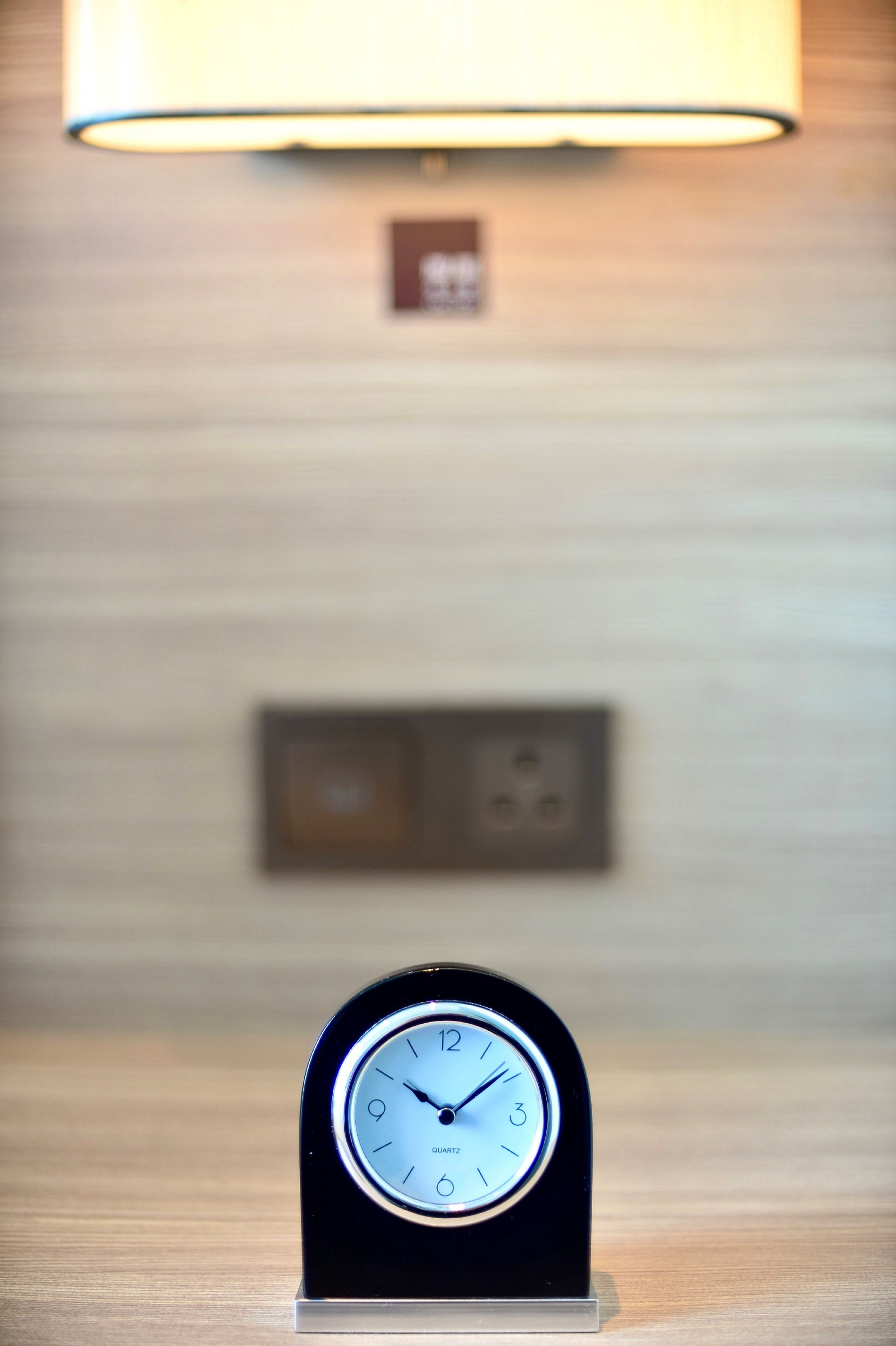 HOLIDAY INN EXP KOWLOON CBD2 BY IHG-guestroom-Sleeping Room Attributes.jpg
