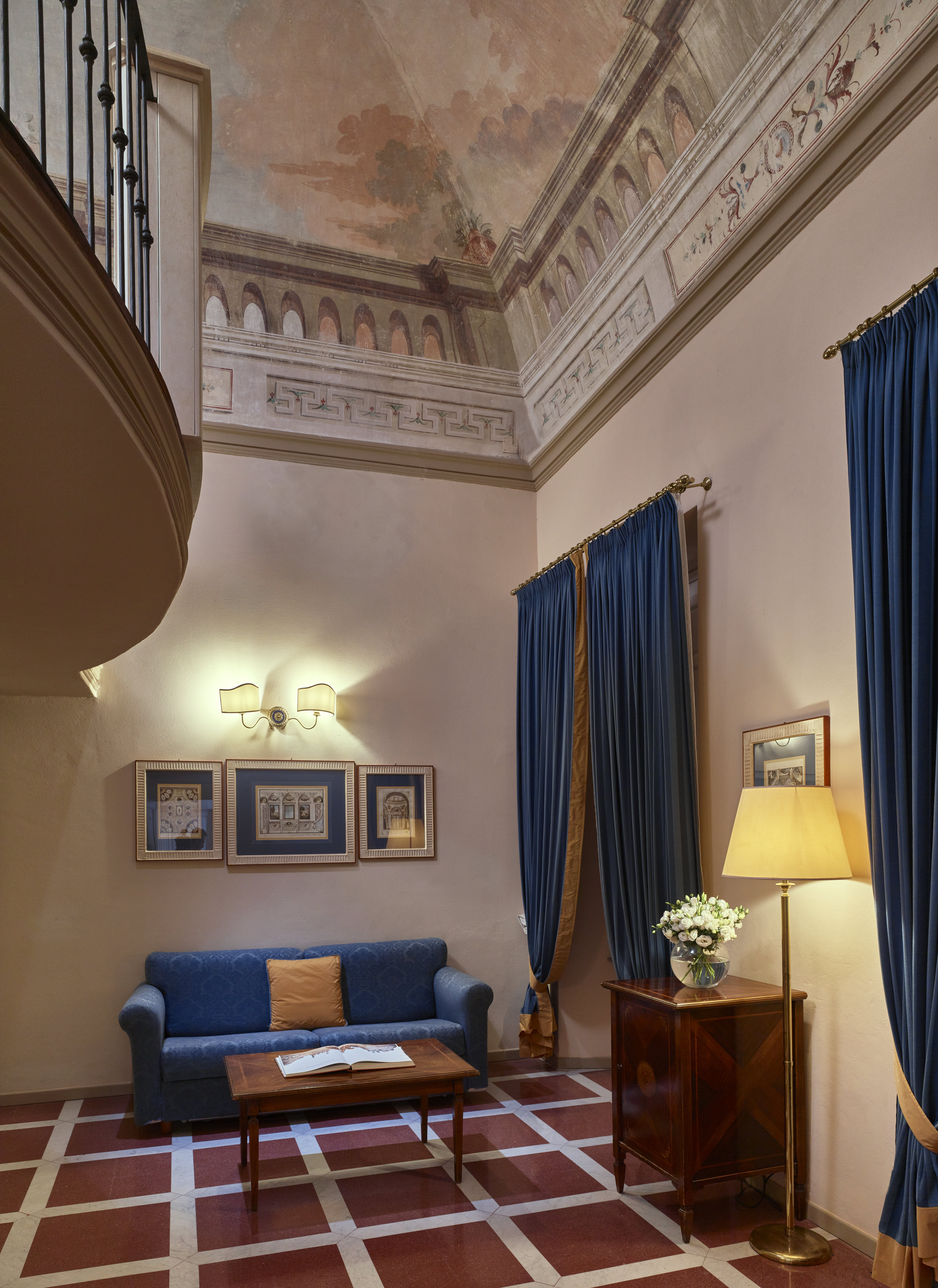 Bagni Di Pisa-guestroom-Bagni Di Pisa Prestige Junior Suite Living Room.jpg