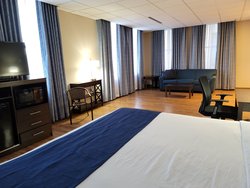  - Ariel Broadway Hotel Lorain