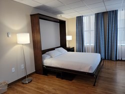  - Ariel Broadway Hotel Lorain